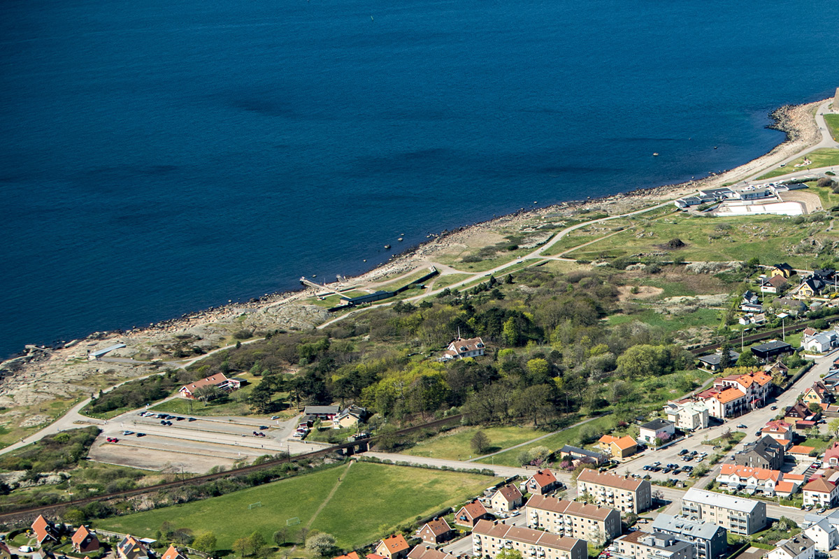 Flygfoto över Kurtinen, Kärleksparken och strandpromenaden. Foto: LG-foto.