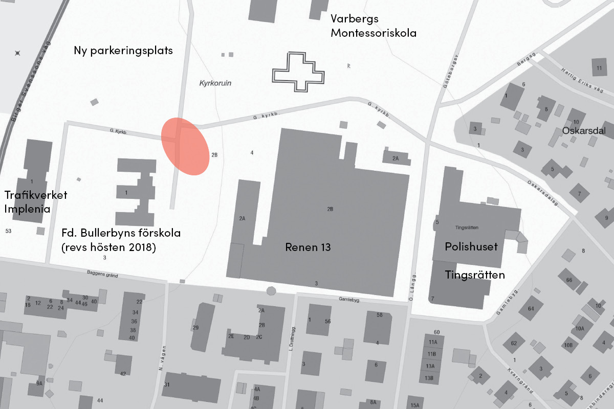 Röd oval visar område för termisk sanering, placerad i korsningen på Gamla Kyrkbacken vid pendelparkeringarna.